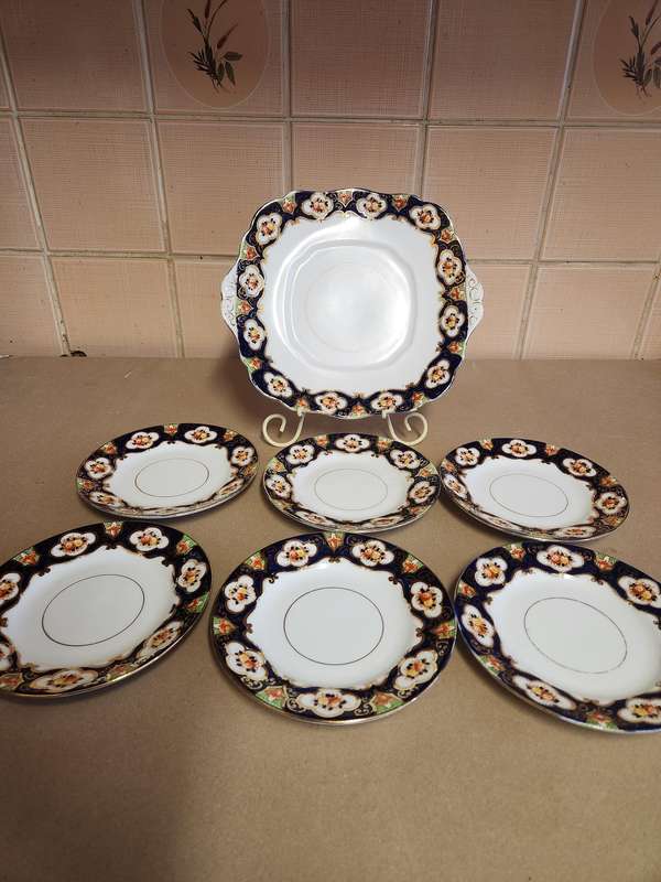 ANTIQUE 1927-1935 ROYAL ALBERT CROWN CHINA CAKE PLATTER AND SIX SIDE PLATES