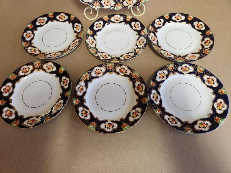 ANTIQUE 1927-1935 ROYAL ALBERT CROWN CHINA CAKE PLATTER AND SIX SIDE PLATES