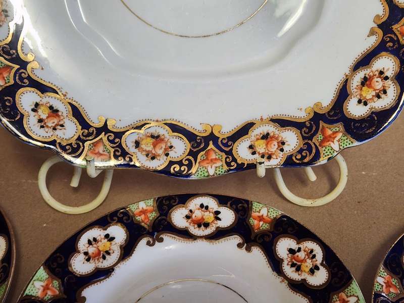 ANTIQUE 1927-1935 ROYAL ALBERT CROWN CHINA CAKE PLATTER AND SIX SIDE PLATES