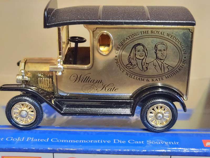 24 CT GOLD PLATED DIE CAST SOUVENIR TO COMMEMORATE THE WEDDING OF PRINCE WILLIAM AND KATE