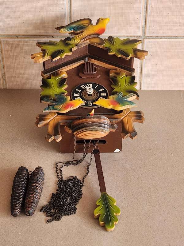 VINTAGE E SCHMECKENBECHER CUCKOO CLOCK, MISSING ONE DIAL