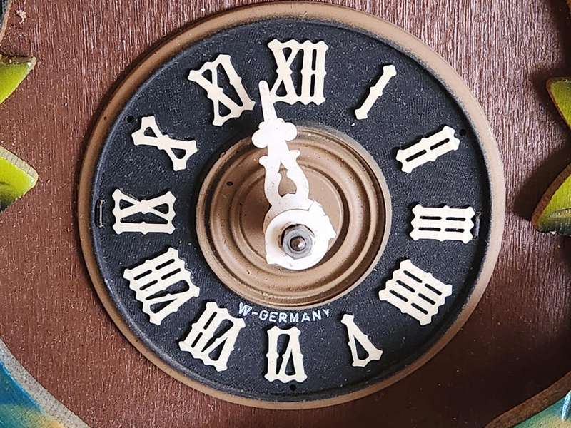 VINTAGE E SCHMECKENBECHER CUCKOO CLOCK, MISSING ONE DIAL