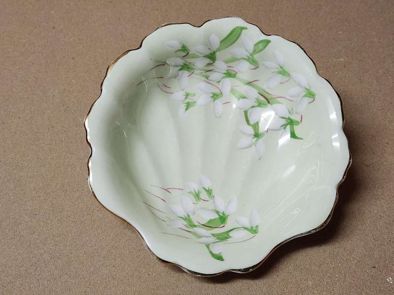 Vintage Royal Albert Bone China 1940s Laurentian Snowdrop Shell Shaped Trinket Dish