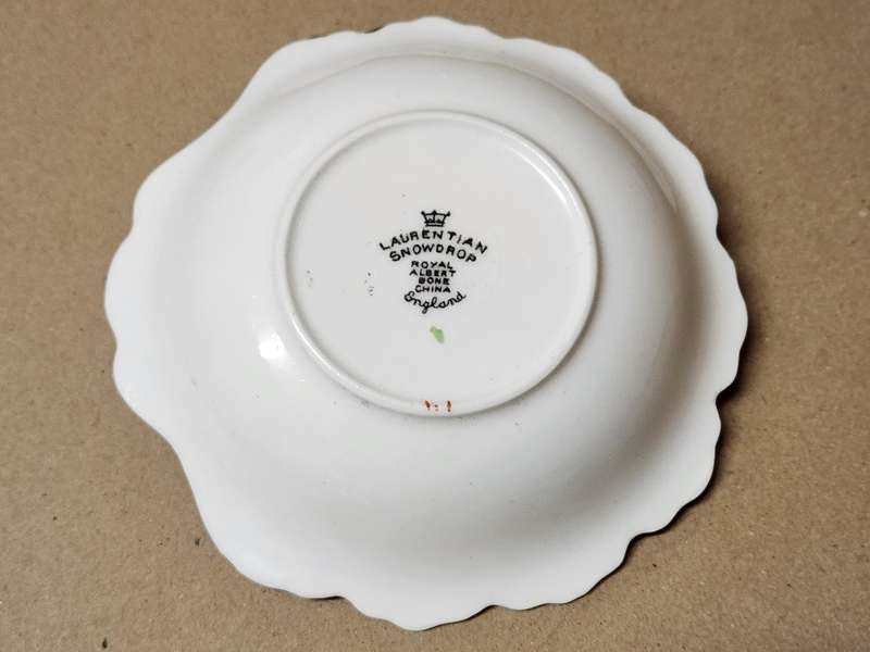 Vintage Royal Albert Bone China 1940s Laurentian Snowdrop Shell Shaped Trinket Dish