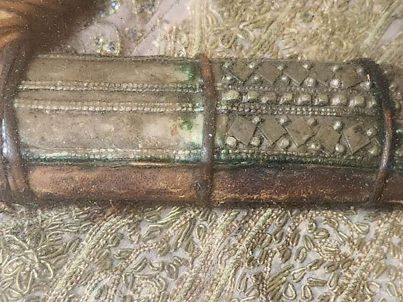 Rare antique Yemeni khanjar dagger in ornate display box