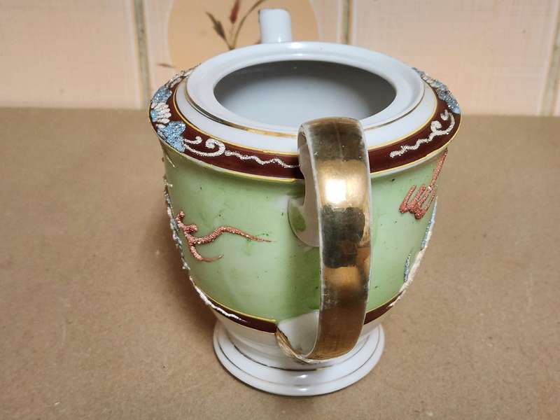 VINTAGE CHINESE DRAGON MOTIF TEA POT AND PLATE, MARKED AT THE BASE