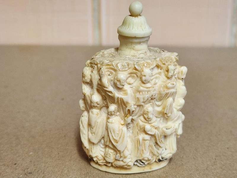 ANTIQUE CHINESE SNUFF BOTTLE