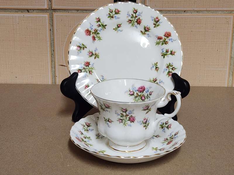 VINTAGE ROYAL ALBERT BONE CHINA WINSOME TEA TRIO 1 OF 4
