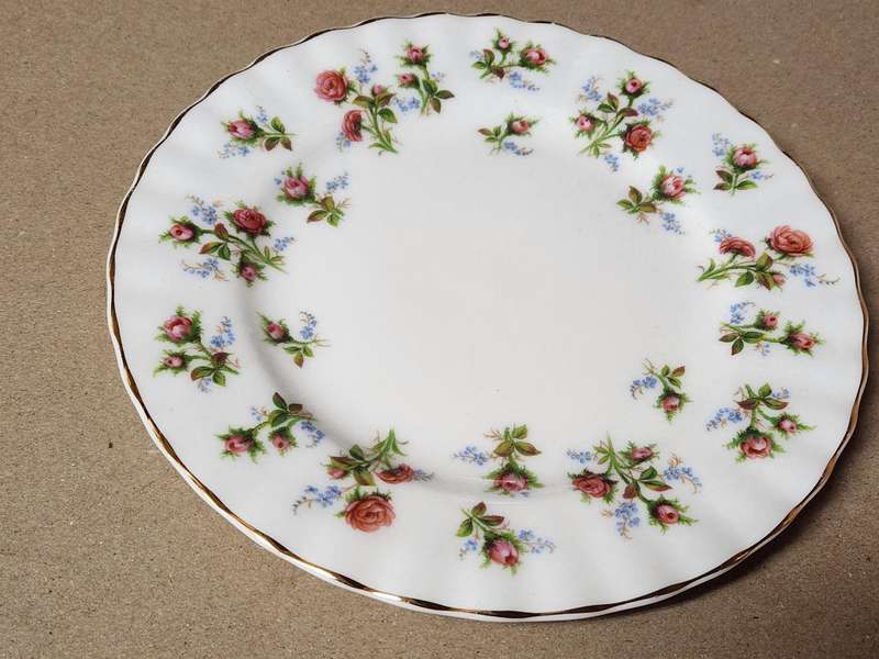 VINTAGE ROYAL ALBERT BONE CHINA WINSOME TEA TRIO 1 OF 4
