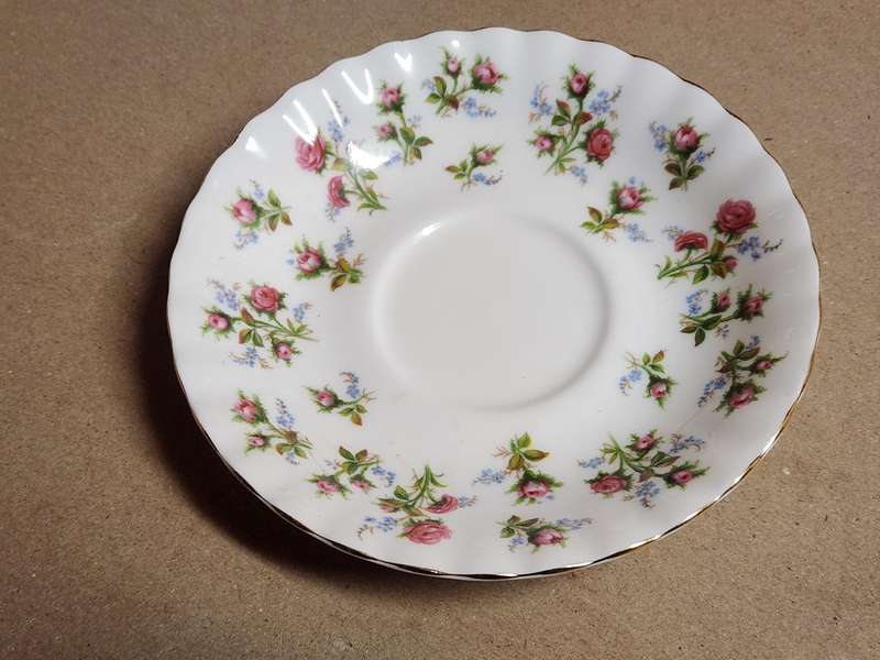 VINTAGE ROYAL ALBERT BONE CHINA WINSOME TEA TRIO 1 OF 4