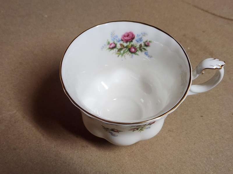 VINTAGE ROYAL ALBERT BONE CHINA WINSOME TEA TRIO 1 OF 4