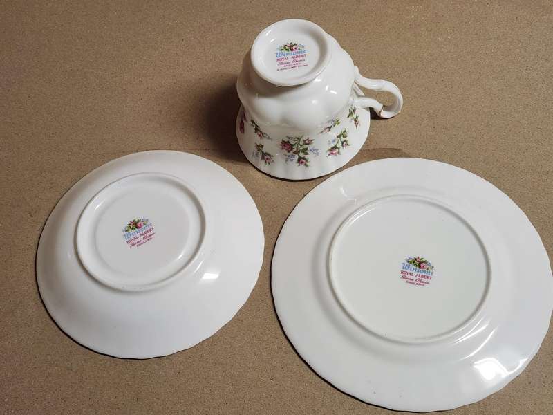 VINTAGE ROYAL ALBERT BONE CHINA WINSOME TEA TRIO 1 OF 4