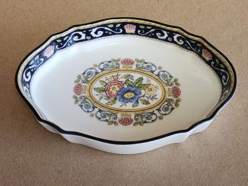 BEAUTIFUL PAIR OF VINTAGE WEDGWOOD TRINKET DISHES, RUNNYMEDE AND CLEMENTINE