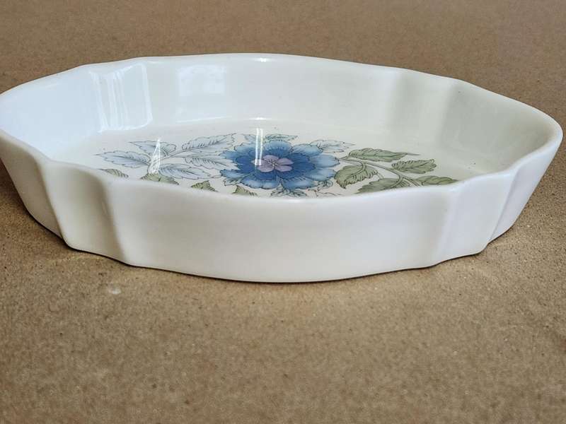 BEAUTIFUL PAIR OF VINTAGE WEDGWOOD TRINKET DISHES, RUNNYMEDE AND CLEMENTINE