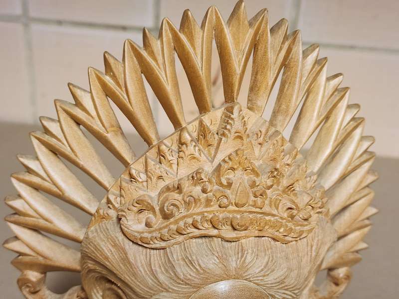 VINTAGE ELABORATELY CARVED WOODEN BALINESE JANGER DANCER BUST