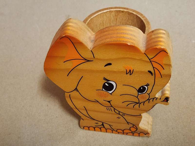 VINTAGE BARTOLUCCI ITALY ELEPHANT MOTIF WOODEN PEN HOLDER