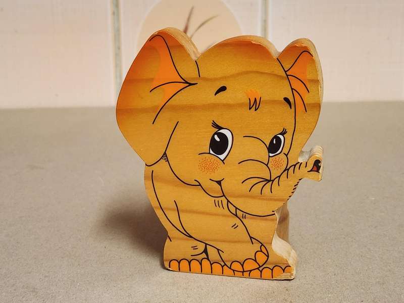 VINTAGE BARTOLUCCI ITALY ELEPHANT MOTIF WOODEN PEN HOLDER