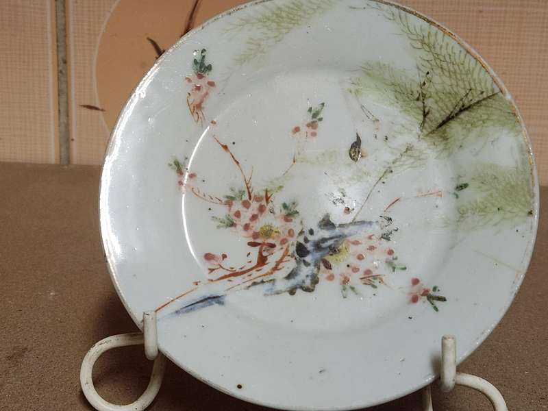 ANTIQUE PAIR OF JAPANESE KUTANI SMALL PLATES