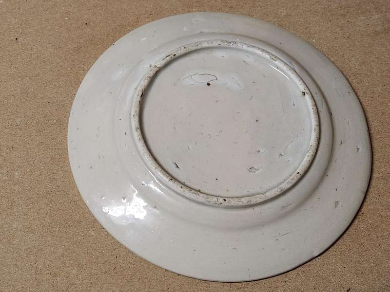 ANTIQUE PAIR OF JAPANESE KUTANI SMALL PLATES