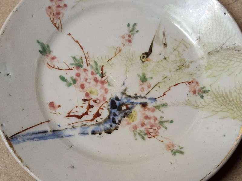 ANTIQUE PAIR OF JAPANESE KUTANI SMALL PLATES