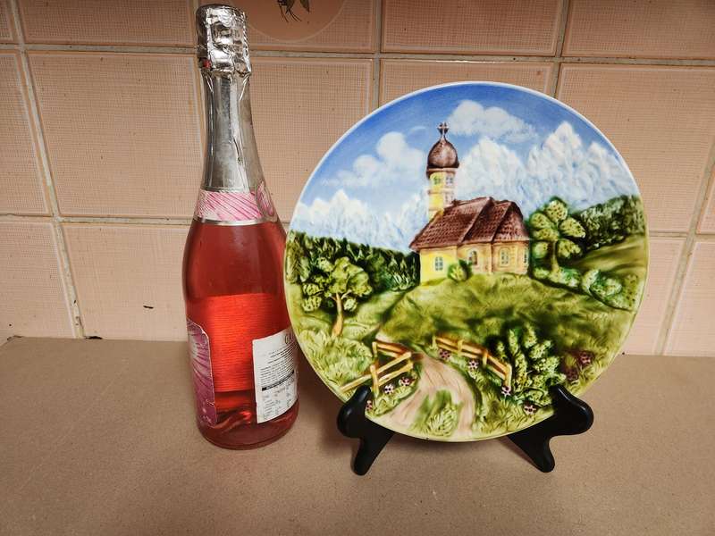 EARLY 20th CENTURY SCHRAMBERG MAJOLIKA PLATE