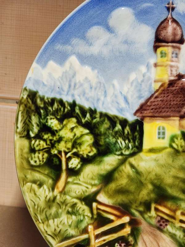 EARLY 20th CENTURY SCHRAMBERG MAJOLIKA PLATE