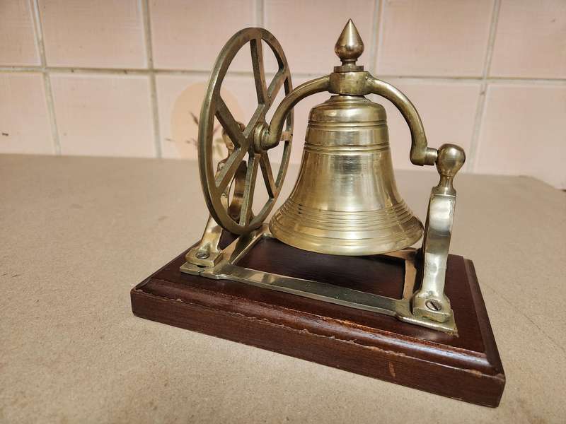 VINTAGE SOLID BRASS DESKTOP NAUTICAL BELL ON A WOODEN PLINTH