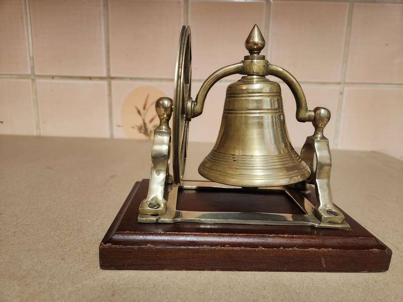VINTAGE SOLID BRASS DESKTOP NAUTICAL BELL ON A WOODEN PLINTH