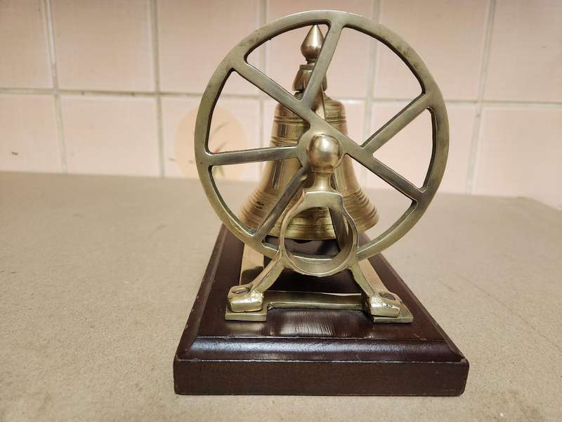 VINTAGE SOLID BRASS DESKTOP NAUTICAL BELL ON A WOODEN PLINTH