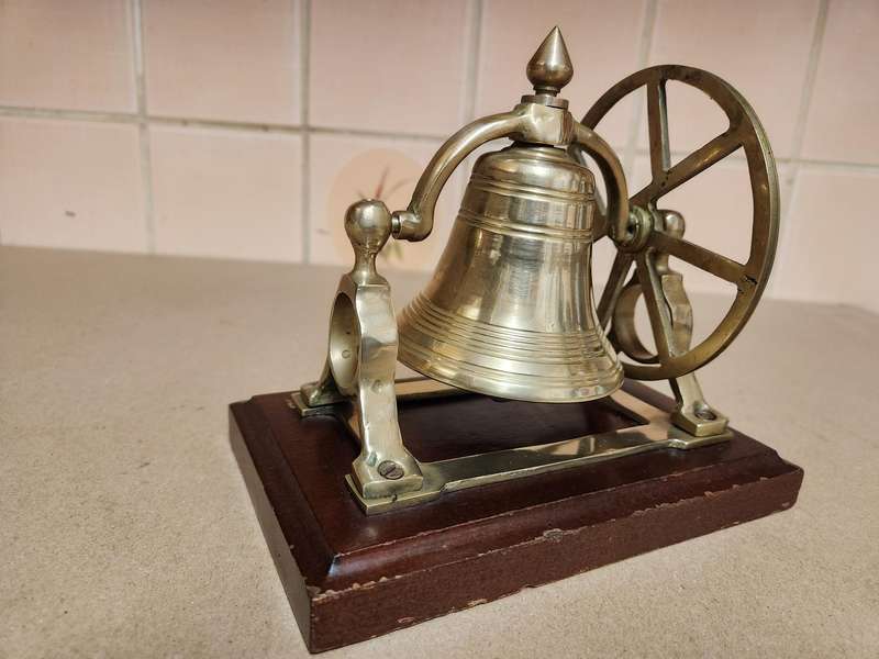VINTAGE SOLID BRASS DESKTOP NAUTICAL BELL ON A WOODEN PLINTH