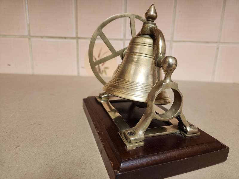 VINTAGE SOLID BRASS DESKTOP NAUTICAL BELL ON A WOODEN PLINTH
