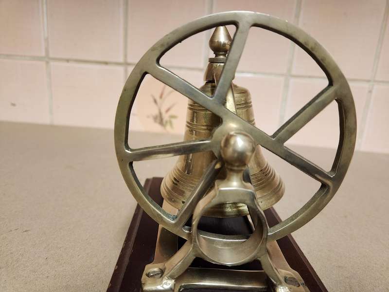 VINTAGE SOLID BRASS DESKTOP NAUTICAL BELL ON A WOODEN PLINTH