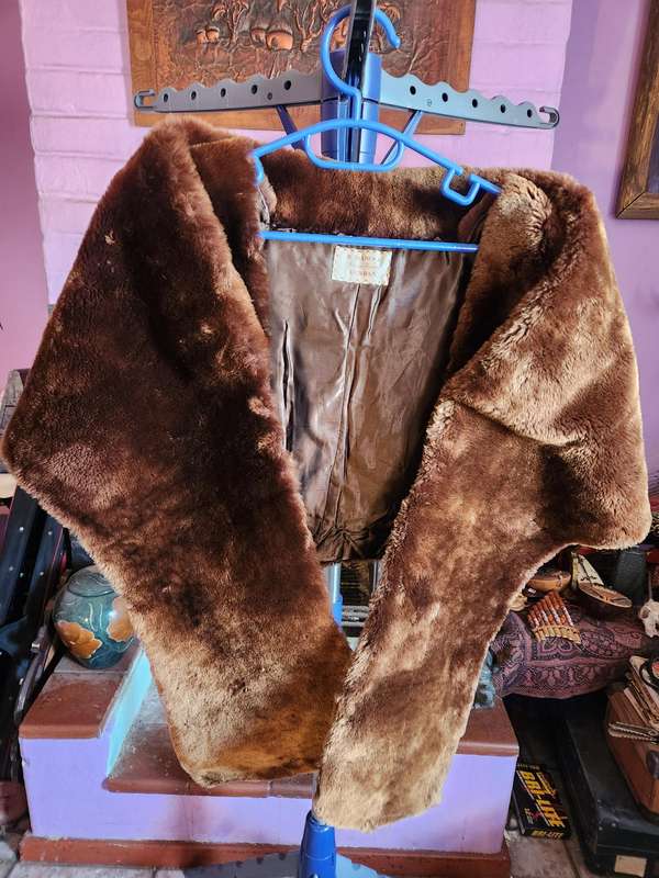 BEAUTIFUL FUR STOLE BY B MANOCK, EXPERT FURRIER