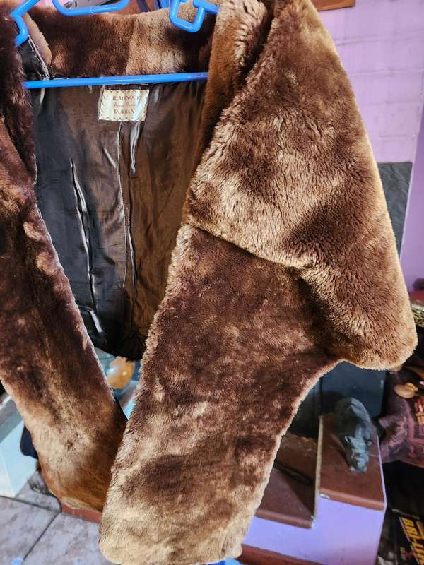 BEAUTIFUL FUR STOLE BY B MANOCK, EXPERT FURRIER