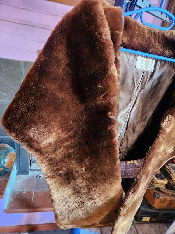 BEAUTIFUL FUR STOLE BY B MANOCK, EXPERT FURRIER