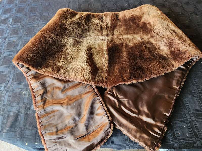 BEAUTIFUL FUR STOLE BY B MANOCK, EXPERT FURRIER