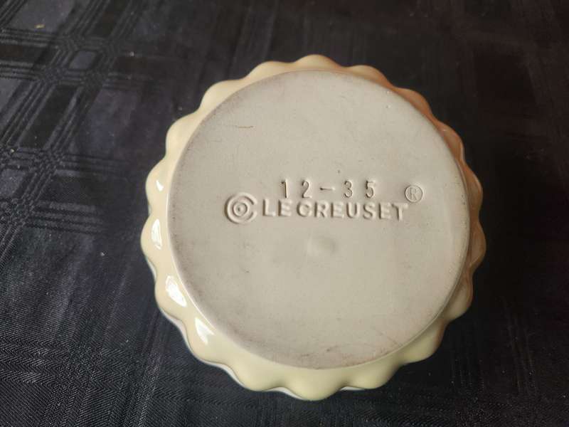 FOUR LE CREUSET FLUTED FLAN DISHES: 12 - 35