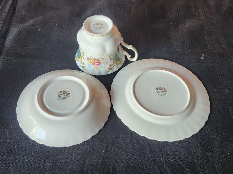 VINTAGE ROYAL ALBERT BONE CHINA BERKELEY TEA TRIO