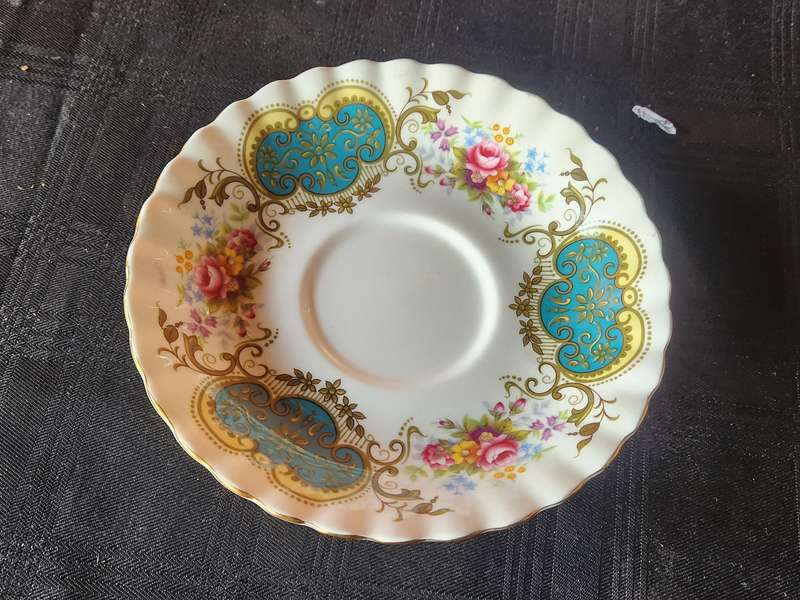 VINTAGE ROYAL ALBERT BONE CHINA BERKELEY TEA TRIO