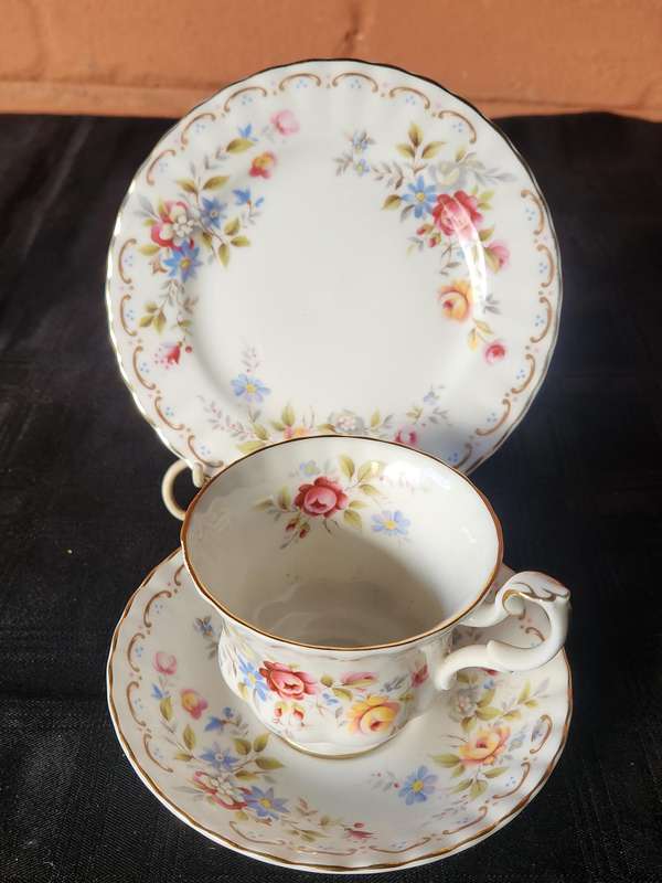 VINTAGE ROYAL ALBERT BONE CHINA JUBILEE ROSE TEA TRIO