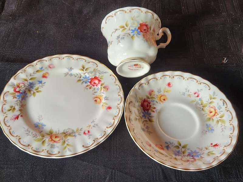 VINTAGE ROYAL ALBERT BONE CHINA JUBILEE ROSE TEA TRIO