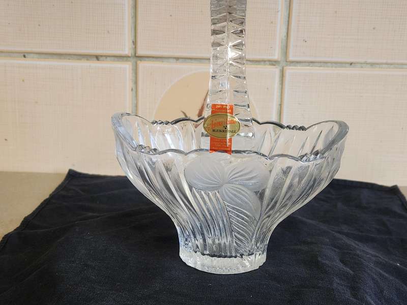 ANNA HUTTE GERMANY CRYSTAL BASKET WITH A FLORAL DESIGN