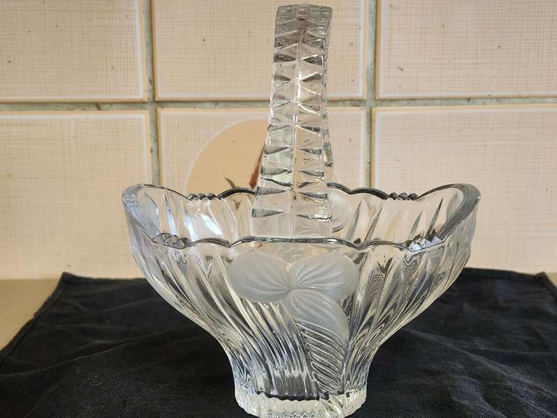 ANNA HUTTE GERMANY CRYSTAL BASKET WITH A FLORAL DESIGN