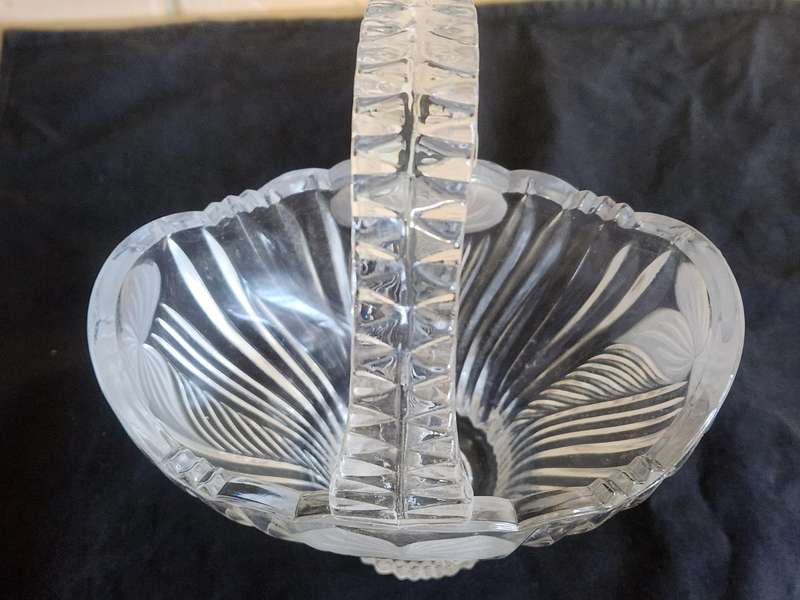 ANNA HUTTE GERMANY CRYSTAL BASKET WITH A FLORAL DESIGN