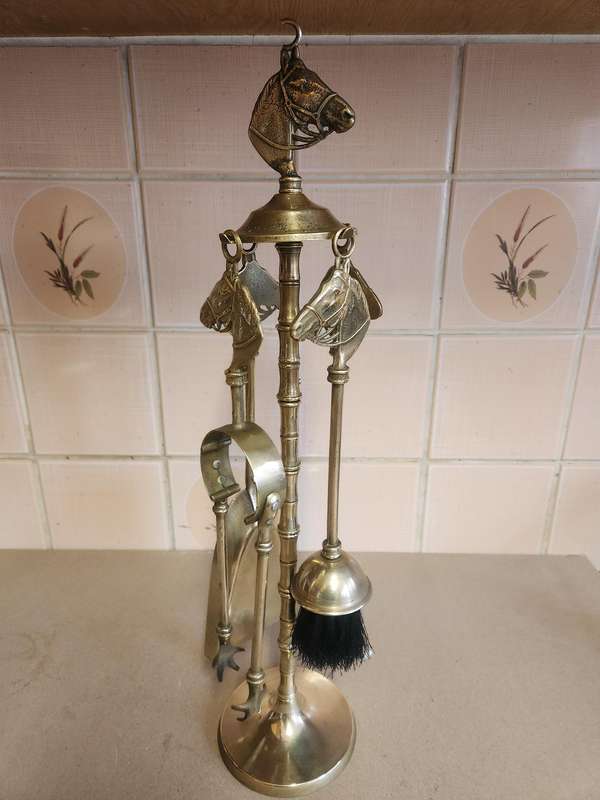 STUNNING SET OF BRASS FIRE IRONS WITH HORSE HEADS ON TOP