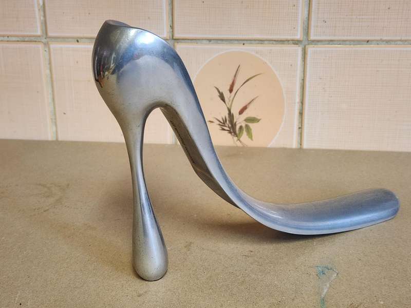 AWESOME MANOLO BLAHNIK SHOE HORN