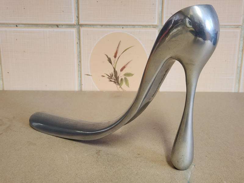 AWESOME MANOLO BLAHNIK SHOE HORN