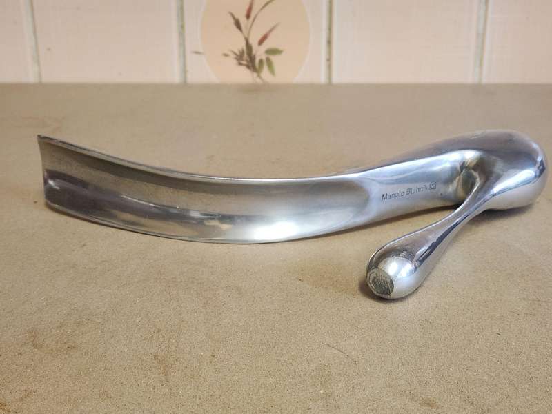 AWESOME MANOLO BLAHNIK SHOE HORN