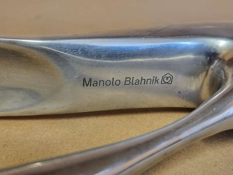 AWESOME MANOLO BLAHNIK SHOE HORN