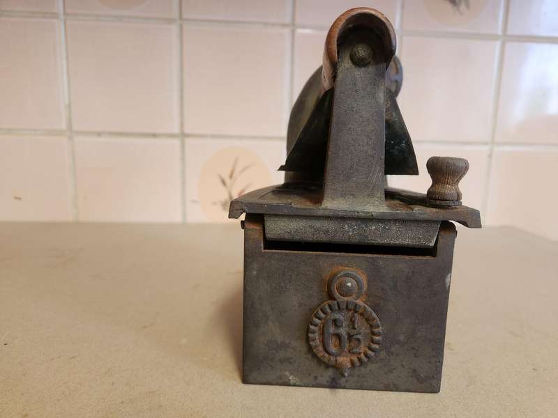 ANTIQUE CAST IRON CHARCOAL SAD IRON WITH A FUNNEL